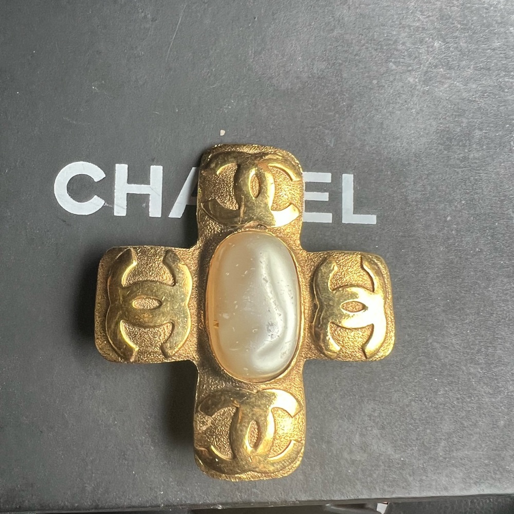 Authentic Vintage Chanel Brooch.